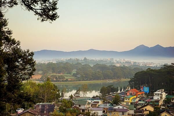 Tôi có một hội những người chị thích MUA ĐẤT VÌ VIEW, dù con chưa vào tiểu học nhưng đã hoàn tất bộ sưu tập đất ngắm hồ, ngắm núi dưỡng già - Ảnh 1.